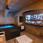 Boutique Private Hot Tub & Cinema * Birgu