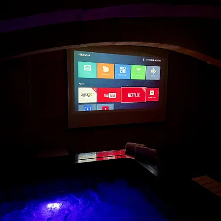 Boutique Private Hot Tub & Cinema Сasa de vacaciones