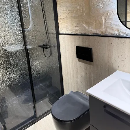28k Lux Jacuzzi & Cinema * Birgu