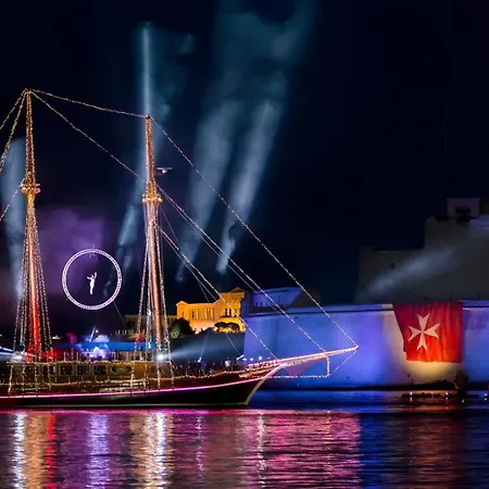 Boutique Private Hot Tub & Cinema Holiday home *