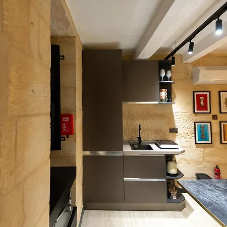 28k Lux Jacuzzi & Cinema *