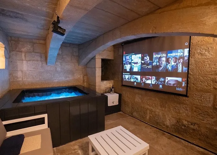 Boutique Private Hot Tub & Cinema * Birgu